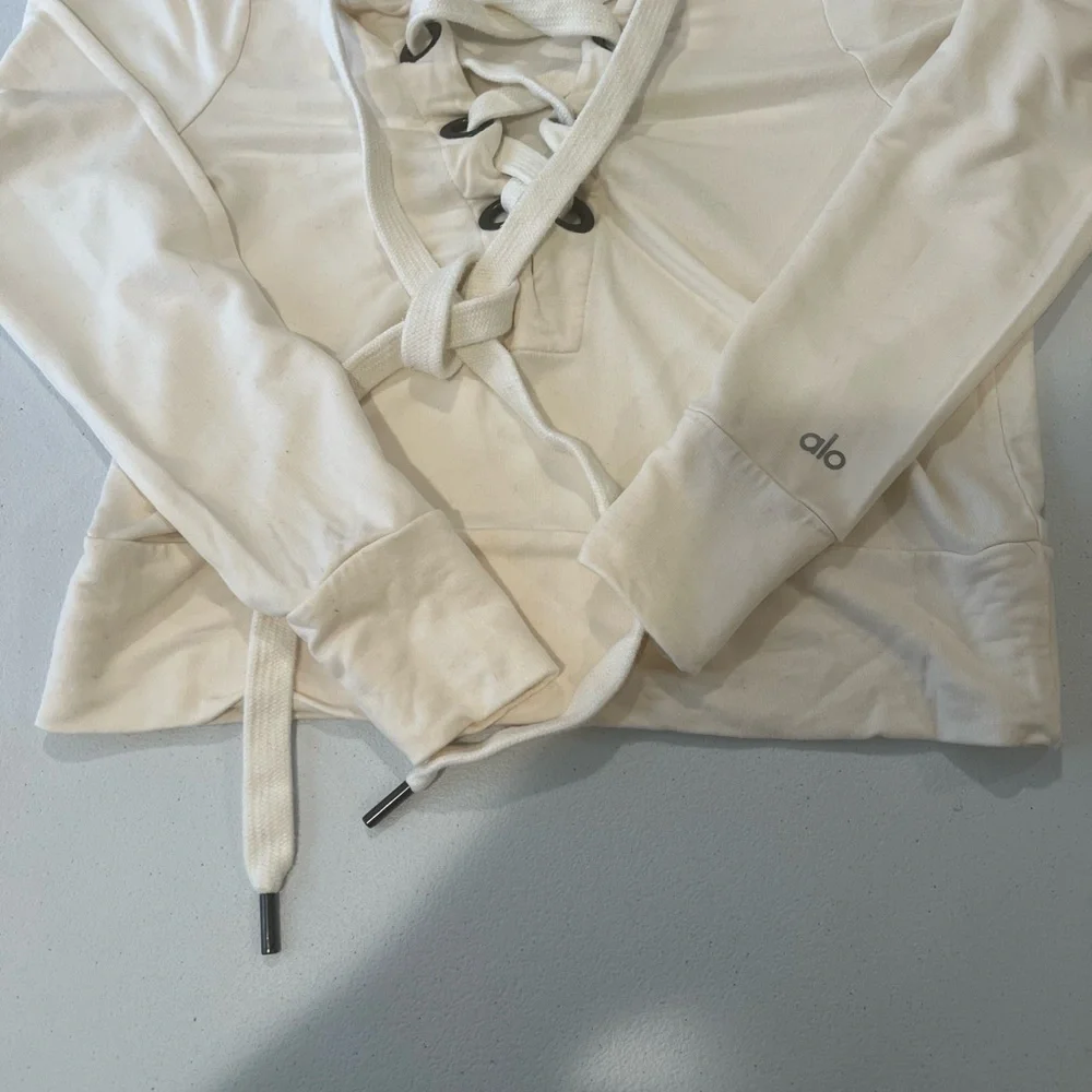 ALO Yoga Cream Lace-Up Sweatshirt  S  NWOT